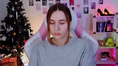 Snapshot of alicecharmy chatting on December 23, 11:57 am alicecharmy online show from December 23, 11:57 am