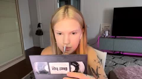 alicedusk online show from April 21, 10:00 am