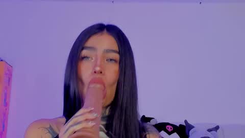 Alice  online show from October 29, 9:06 pm