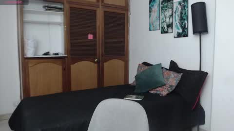 alicee_logan_ online show from September 20, 3:05 am