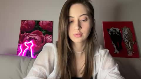 aliceinlustland online show from May 21, 7:45 pm
