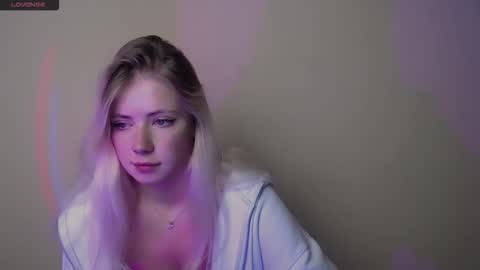 Snapshot of alicemeow_ chatting on September 23, 12:25 pm Alice online show from September 23, 12:25 pm