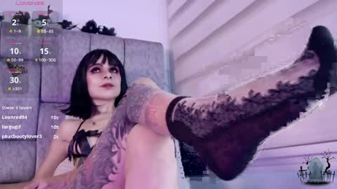 alicenoir_ online show from April 4, 10:30 pm