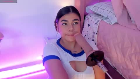 A L I C E  T H U N D E R online show from November 13, 5:39 am