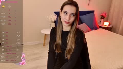 Snapshot of aliceweiss_ chatting on December 20, 5:14 am Alice online show from December 20, 5:14 am