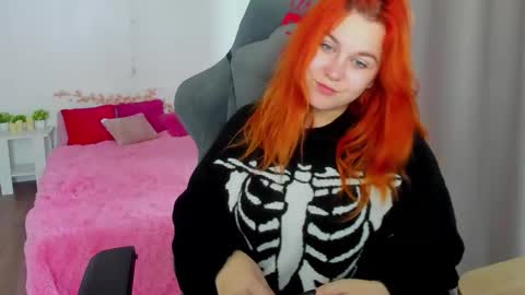 Snapshot of alicewinchesterr chatting on October 17, 10:29 am Alice online show from October 17, 10:29 am