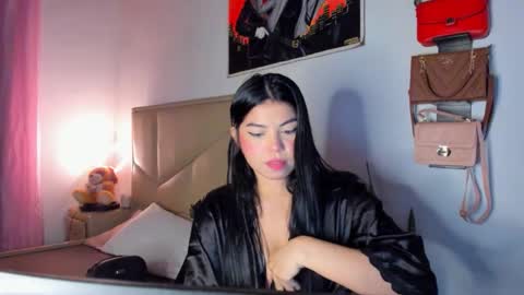 Snapshot of aliciabiden chatting on September 15, 9:06 am aliciabiden online show from September 15, 9:06 am