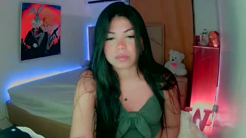 Snapshot of aliciabiden chatting on December 30, 2:42 am aliciabiden online show from December 30, 2:42 am