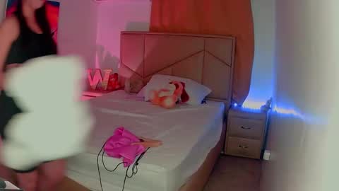 Snapshot of aliciabiden chatting on February 1, 4:14 am aliciabiden online show from February 1, 4:14 am