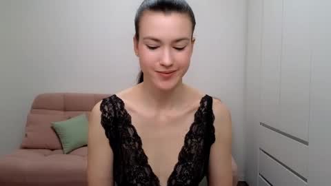 Snapshot of alicianoveli chatting on January 20, 1:11 pm alicianoveli online show from January 20, 1:11 pm