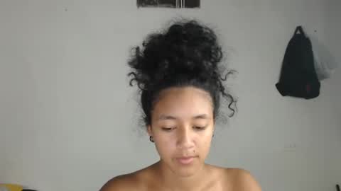 Snapshot of alicie_sexy_hot_20 chatting on March 7, 4:24 am ana online show from March 7, 4:24 am