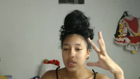 Snapshot of alicie_sexy_hot_20 chatting on February 18, 4:37 am ana online show from February 18, 4:37 am