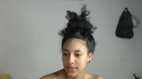 Snapshot of alicie_sexy_hot_20 chatting on January 29, 8:51 am ana online show from January 29, 8:51 am