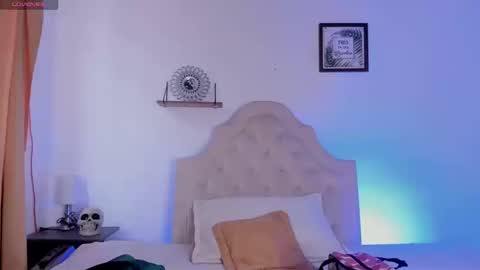 Snapshot of aliice_walker_ chatting on September 19, 12:48 pm aliice_walker_ online show from September 19, 12:48 pm