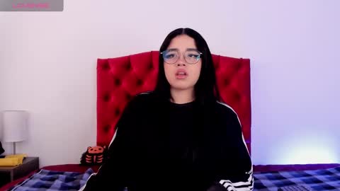 Snapshot of aliice_walker_ chatting on December 14, 3:25 pm aliice_walker_ online show from December 14, 3:25 pm