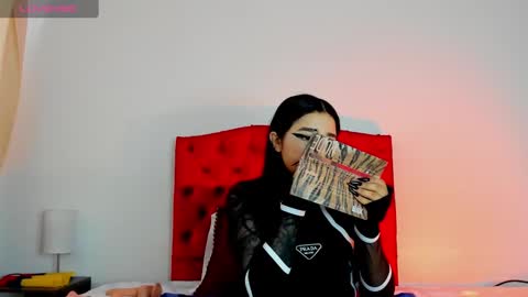 Snapshot of aliice_walker_ chatting on December 17, 12:33 pm aliice_walker_ online show from December 17, 12:33 pm