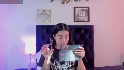 Snapshot of aliice_walker_ chatting on February 18, 1:11 pm aliice_walker_ online show from February 18, 1:11 pm