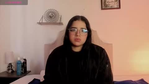 Snapshot of aliice_walker_ chatting on January 23, 1:35 pm aliice_walker_ online show from January 23, 1:35 pm