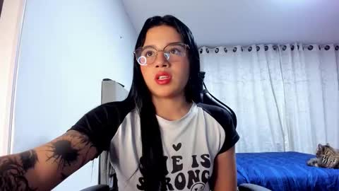 Snapshot of aliice_walker_ chatting on October 12, 4:37 am aliice_walker_ online show from October 12, 4:37 am