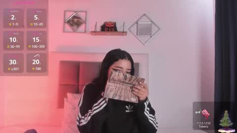 Snapshot of aliice_walker_ chatting on January 22, 12:49 pm aliice_walker_ online show from January 22, 12:49 pm