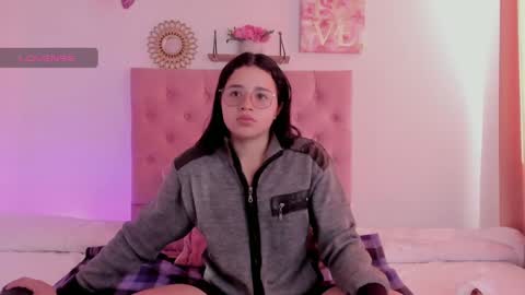 Snapshot of aliice_walker_ chatting on December 5, 12:11 pm aliice_walker_ online show from December 5, 12:11 pm