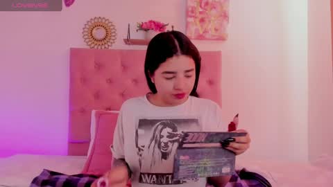 Snapshot of aliice_walker_ chatting on December 6, 12:27 pm aliice_walker_ online show from December 6, 12:27 pm