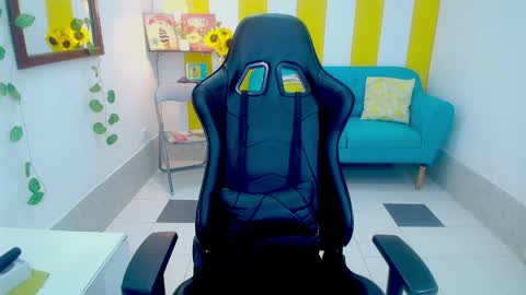 alina09_ online show from April 18, 7:07 pm