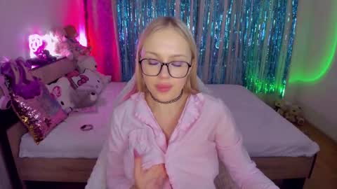alinaocean online show from November 1, 8:24 pm