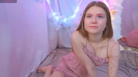 Snapshot of alisia_spinnet chatting on October 10, 9:36 am Alisia online show from October 10, 9:36 am