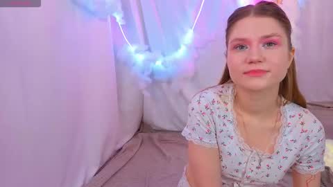 Snapshot of alisia_spinnet chatting on October 3, 6:13 pm Alisia online show from October 3, 6:13 pm