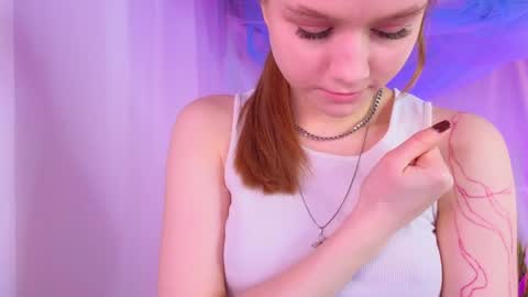 Snapshot of alisia_spinnet chatting on December 5, 6:54 am Alisia online show from December 5, 6:54 am
