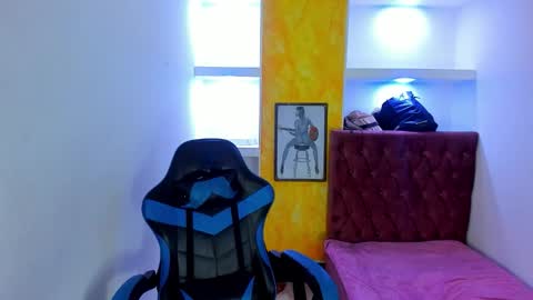 Snapshot of alison_moon7 chatting on October 20, 11:24 am ALISON MOON online show from October 20, 11:24 am