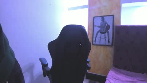 Snapshot of alison_moon7 chatting on October 13, 11:24 am ALISON MOON online show from October 13, 11:24 am