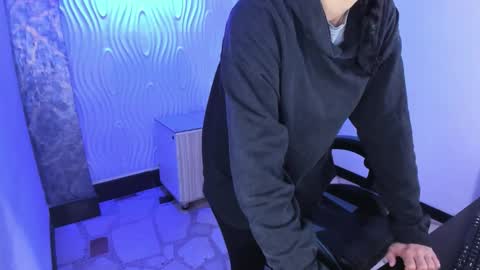 ALISON MOON online show from November 8, 11:15 am