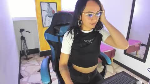 Snapshot of alison_moon7 chatting on October 17, 3:04 pm ALISON MOON online show from October 17, 3:04 pm