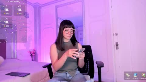 Snapshot of alisonfishert chatting on October 6, 1:06 pm Alison Fishert online show from October 6, 1:06 pm