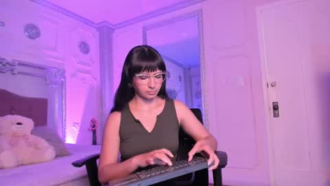 Snapshot of alisonfishert chatting on February 5, 11:44 am Alison Fishert online show from February 5, 11:44 am