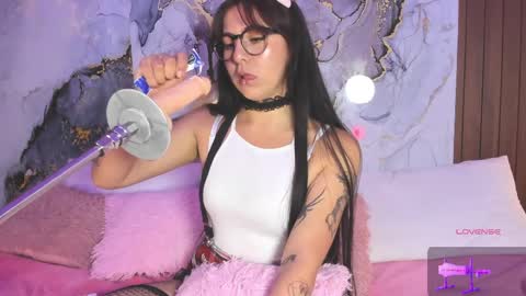 Mia online show from April 1, 8:28 pm