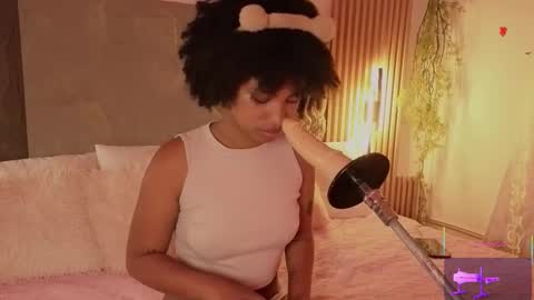 Mia online show from November 17, 9:48 pm