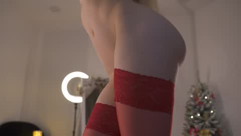 Snapshot of alissa_wxw chatting on December 14, 11:34 pm Alissa online show from December 14, 11:34 pm
