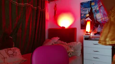 alissesallie_ online show from November 12, 1:25 am