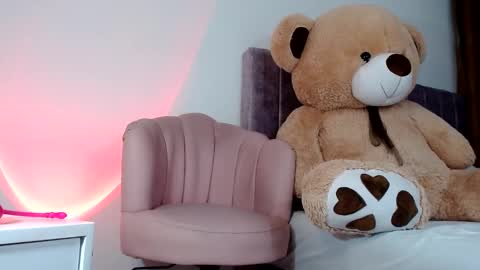 Snapshot of alissonkisses chatting on January 8, 1:53 am alisson online show from January 8, 1:53 am