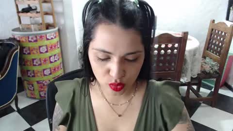 Snapshot of alix_beltran chatting on February 24, 3:20 pm Alix online show from February 24, 3:20 pm