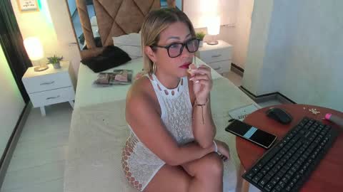Snapshot of alixlong chatting on January 30, 1:33 am Alix online show from January 30, 1:33 am