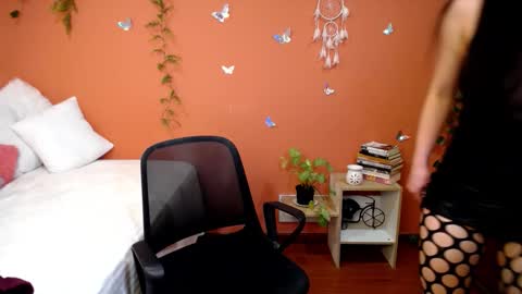 Snapshot of allierose_ chatting on September 19, 7:24 pm Allie online show from September 19, 7:24 pm
