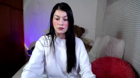 Snapshot of allierose_ chatting on February 14, 3:33 am Allie online show from February 14, 3:33 am