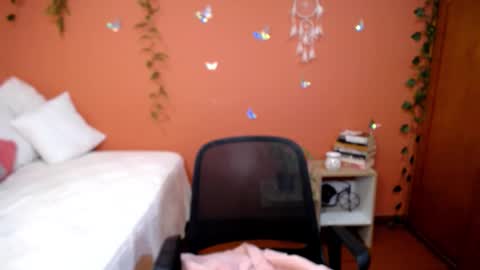 Snapshot of allierose_ chatting on September 18, 7:23 pm Allie online show from September 18, 7:23 pm