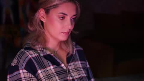 Allie online show from November 6, 6:08 am