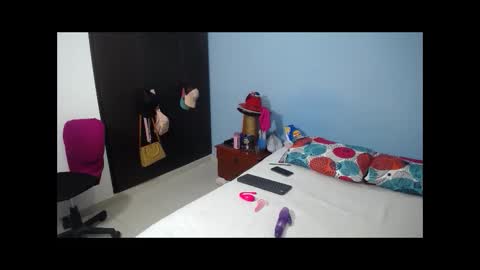 allisonnjones online show from October 4, 1:44 am