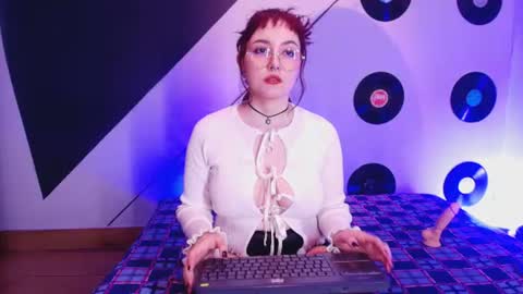 Allissa  online show from June 12, 2:41 am